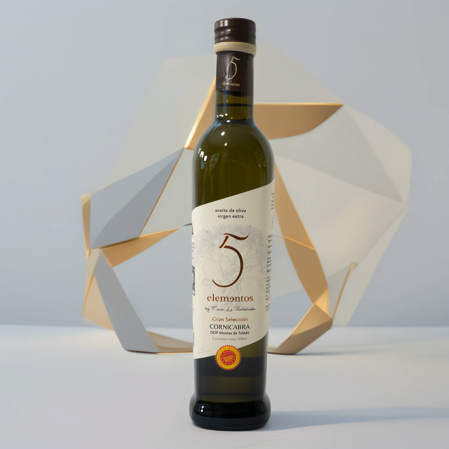 5 elementos gran selección cornicabra 500ml de finca la pontezuela con fondo artístico inspirado en la botella