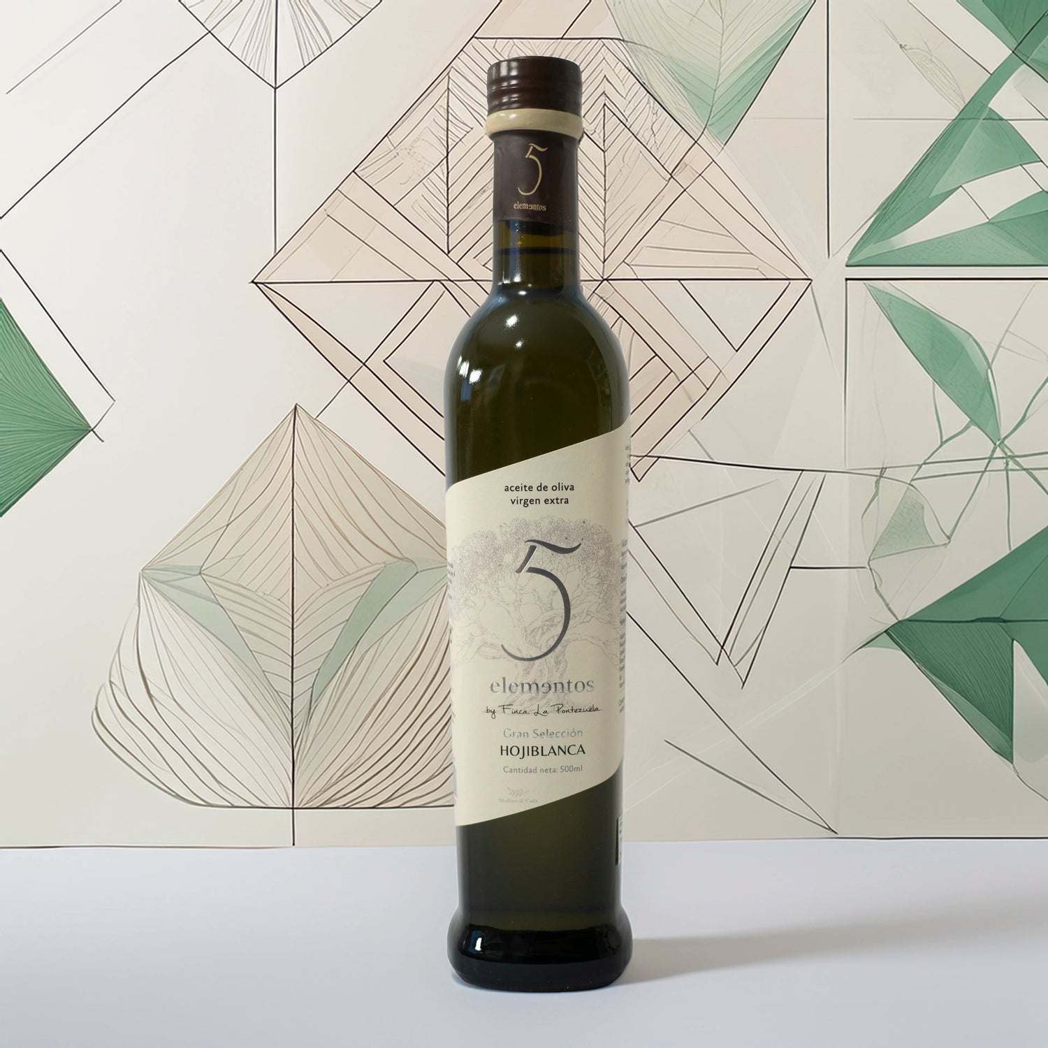 5 elementos gran selección hojiblanca 500ml aceite de oliva virgen extra con fondo geométrico inspirado en el diseño de la botella