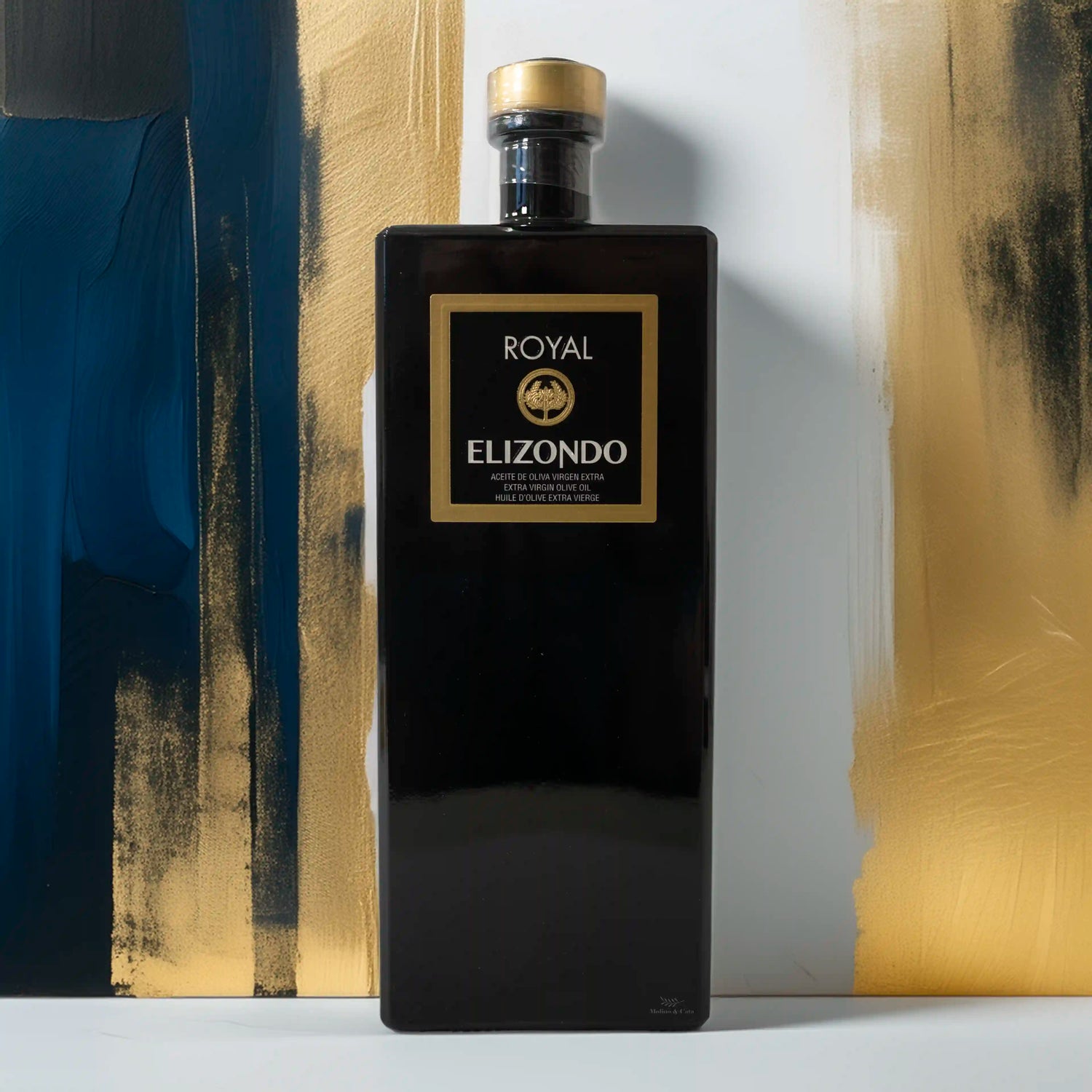 Aceite de Oliva Virgen Extra Elizondo Royal de Cazorla 500ml con fondo inspirado en el diseño de la botella