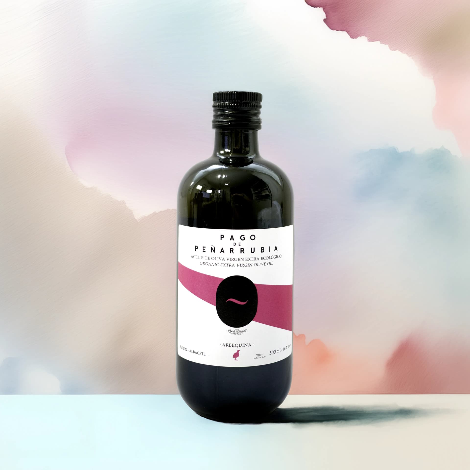 Pago de Peñarrubia Aceite de Oliva Virgen Extra Ecológico Arbequina 500ml con fondo de acuarela inspirado en el diseño de la botella
