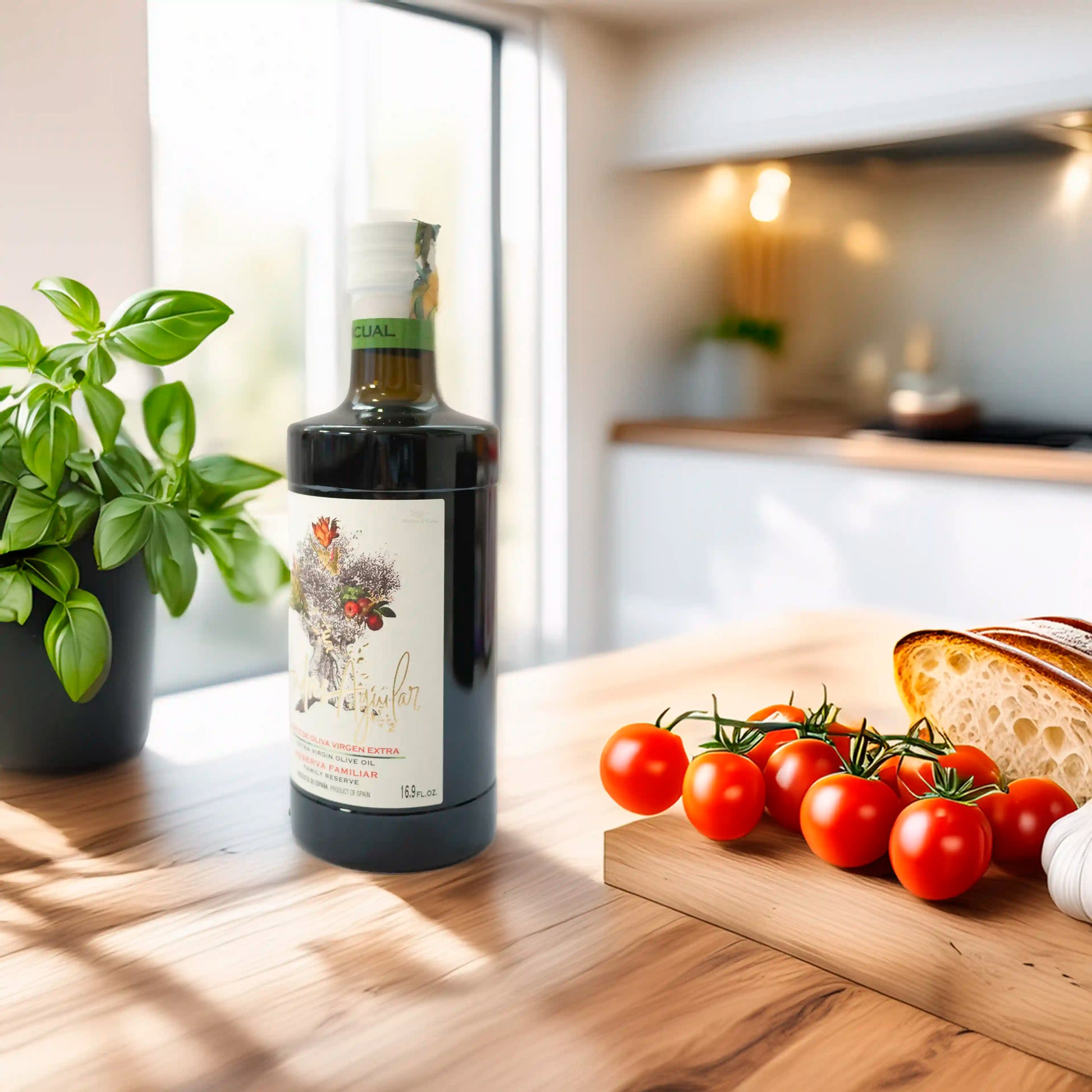 Aceite de Oliva Virgen Extra Premium Andres Aguilar Picual en escena de cocina con tomate y pan