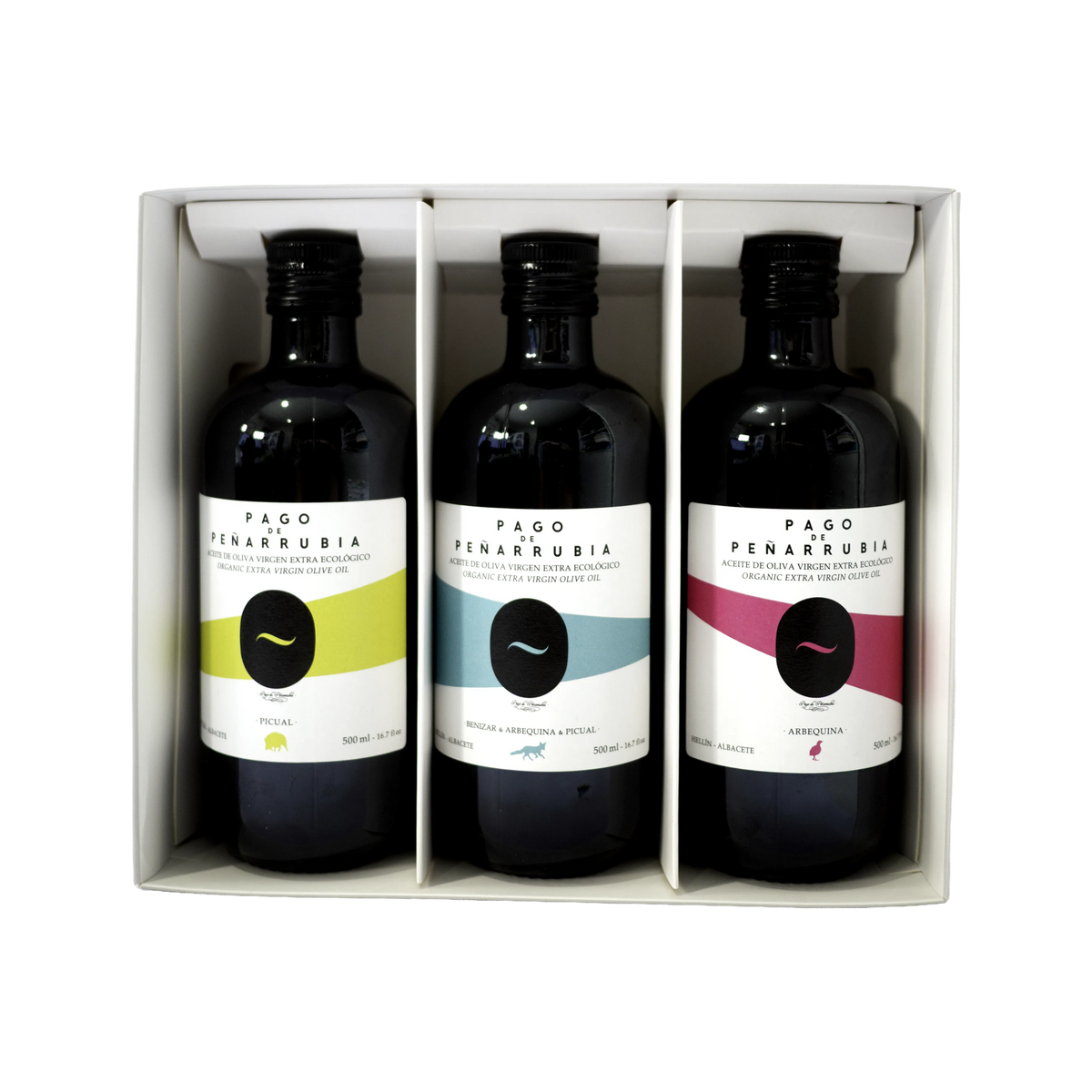 Imagen del contenido del pack regalo de tres botellas de aceite de oliva virgen extra ecológico Picual, Arbequina y Coupage de Pago de Peñarrubia vendido por Molino y Cata